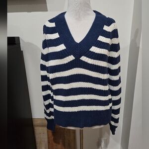 New day Navy and Cream V-Neck Cropped Sweater